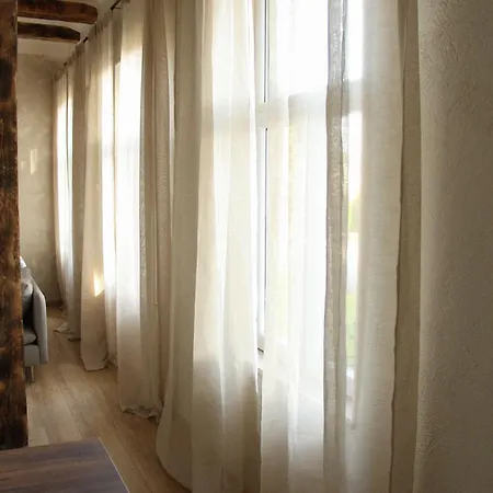 Adele Place 派尔努