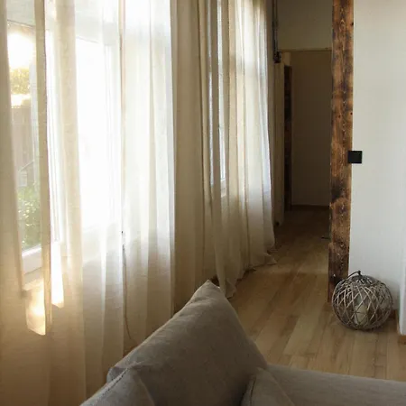 Adele Place Appartement *